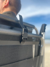 Cargar imagen en el visor de la galería, Silla Playa Pesa Alum. Baja C/mochila Apta 120kg Buzios Zaka