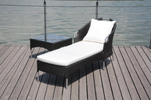 Cargar imagen en el visor de la galería, REPOSERA CHAISE LOUNGE EN RATTAN Y ACERO INOXIDABLE!!!